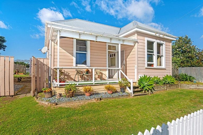 Photo of property in 16 Queens Road, Elgin, Gisborne, 4010