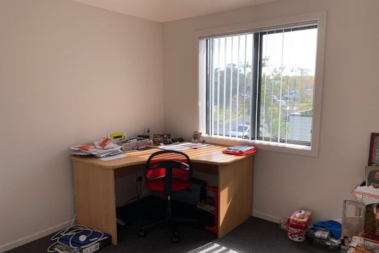 Photo of property in 1/25 Fields Parade, Oteha, Auckland, 0632