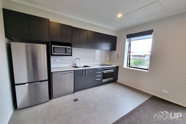 Photo of property in 4/17 Uku Lane, Hobsonville, Auckland, 0616