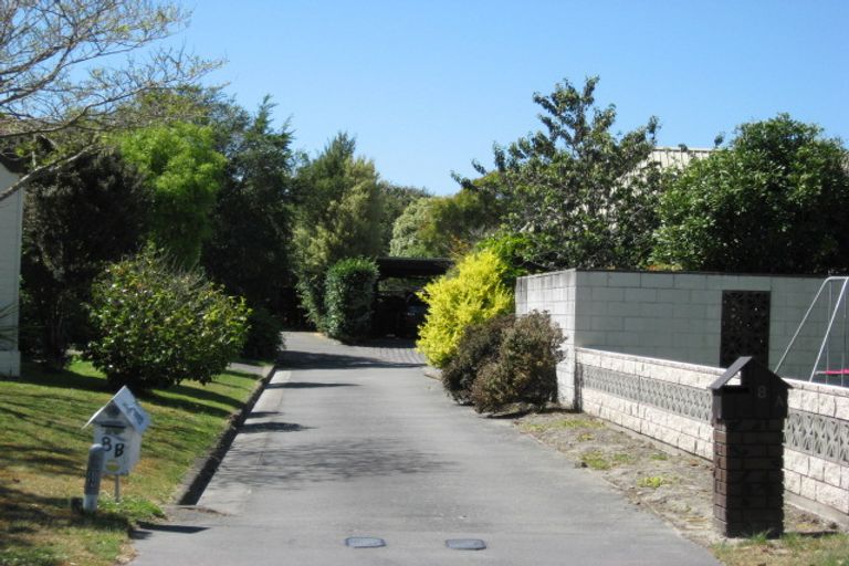 Photo of property in 8a Kingham Place, Avonhead, Christchurch, 8042