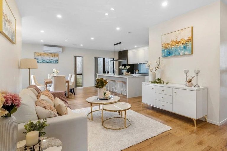 Photo of property in 2 Creswell Lane, Papakura, 2110