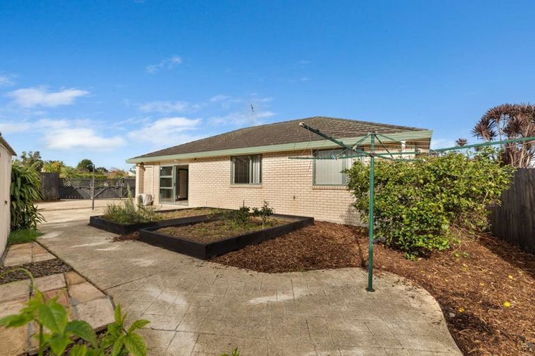 Photo of property in 14 Magnolia Drive, Waiuku, 2123