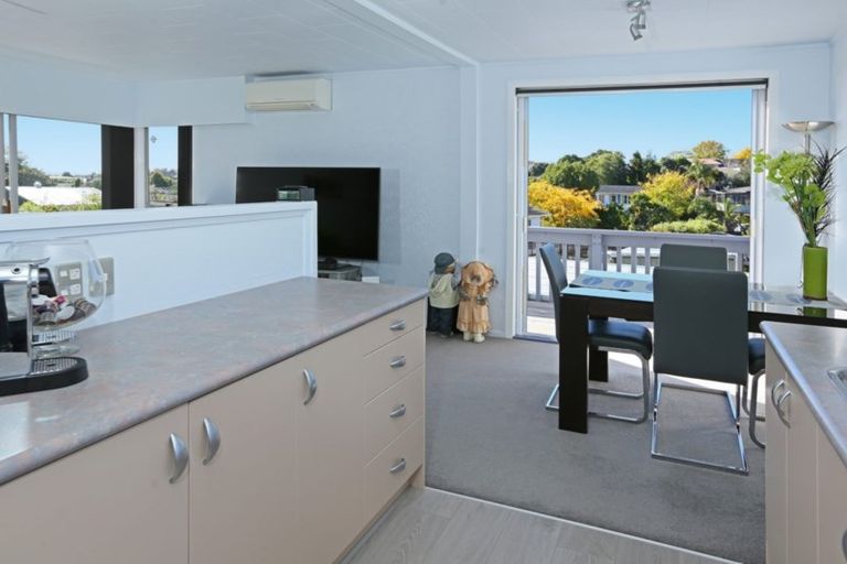 Photo of property in 10 Longreach Drive, Sunnyvale, Auckland, 0612