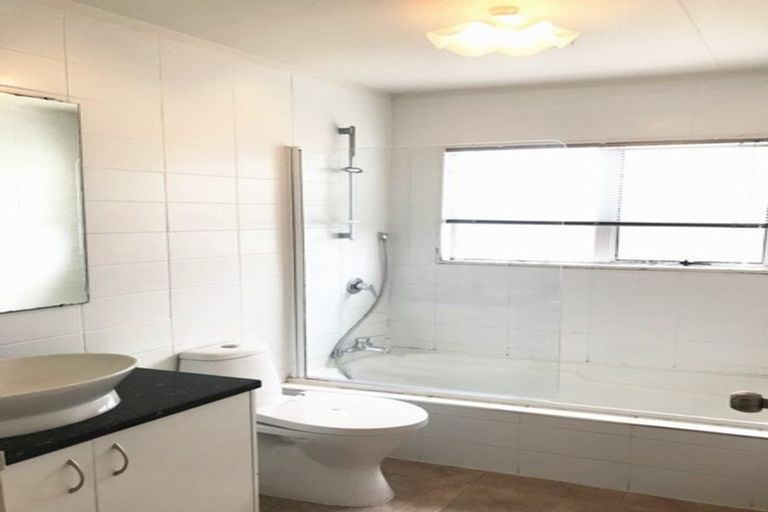 Photo of property in 78 Shifnal Drive, Randwick Park, Auckland, 2105