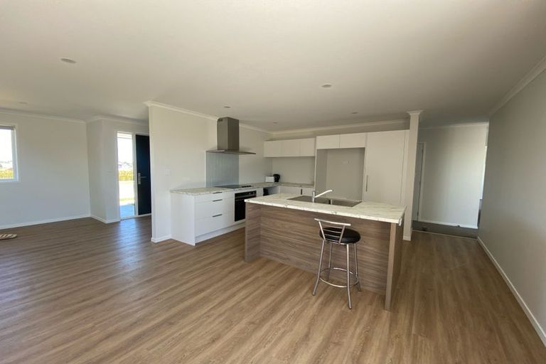 Photo of property in 28 Te Piriti Road, One Tree Point, 0118