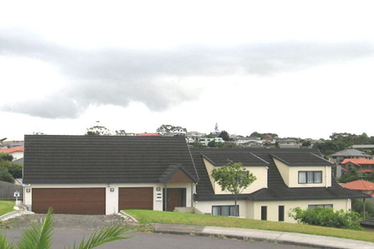 Photo of property in 11 Bonnard Place, West Harbour, Auckland, 0618