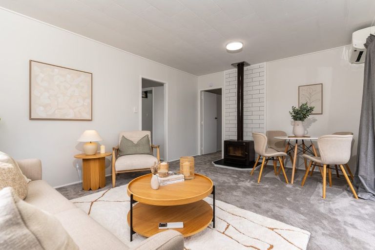 Photo of property in 5a Sequoia Place, Maoribank, Upper Hutt, 5018