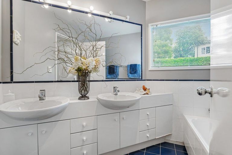 Photo of property in 25 Kowhai Road, Mairangi Bay, Auckland, 0630