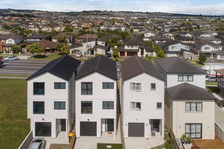 Photo of property in 2b Wyon Way, Flat Bush, Auckland, 2016