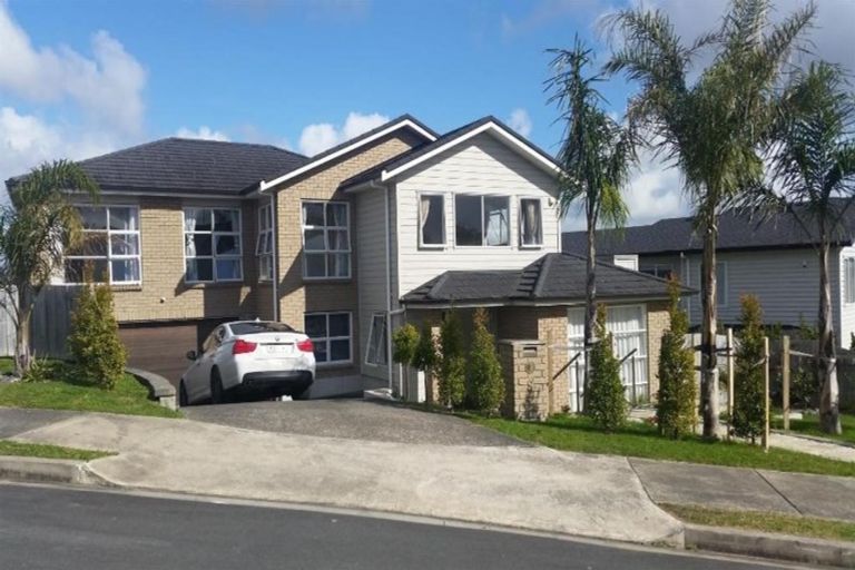 Photo of property in 9 Loughros Place, Pinehill, Auckland, 0632