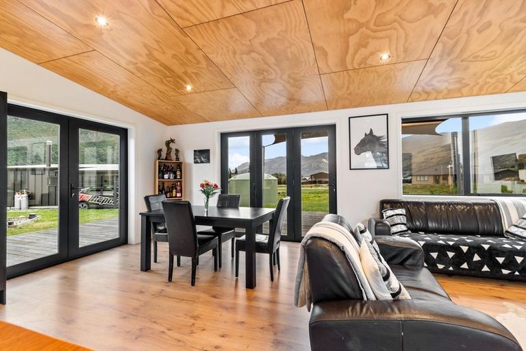 Photo of property in 13 Lakefield Close, Kingston, Athol, 9793