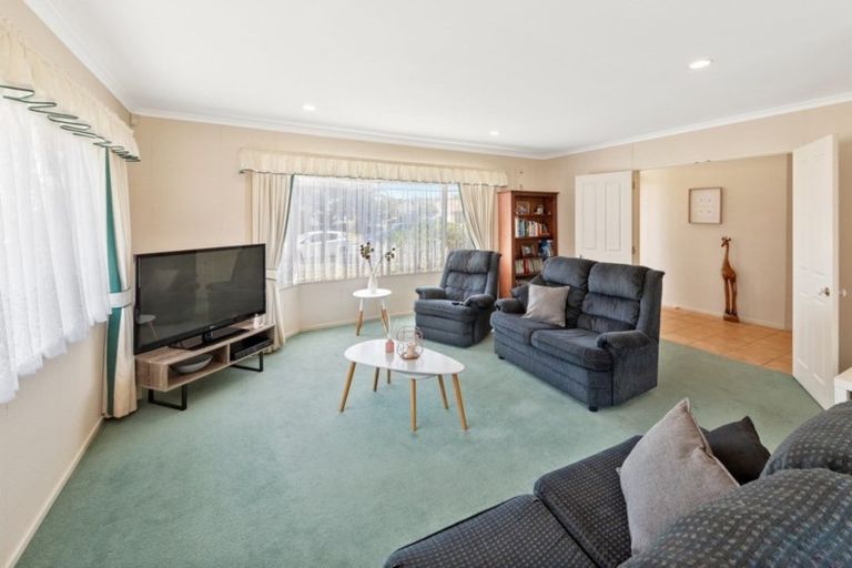 Photo of property in 13 Maghera Drive, East Tamaki Heights, Auckland, 2016