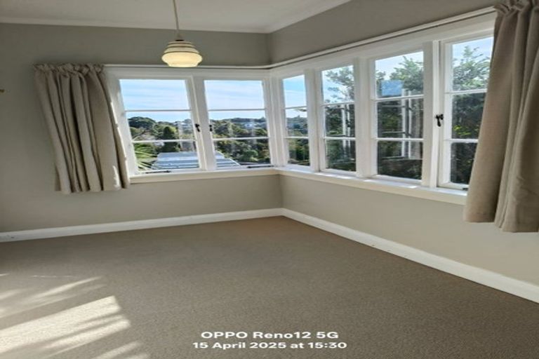 Photo of property in 32 Victoria Road, New Plymouth, 4310