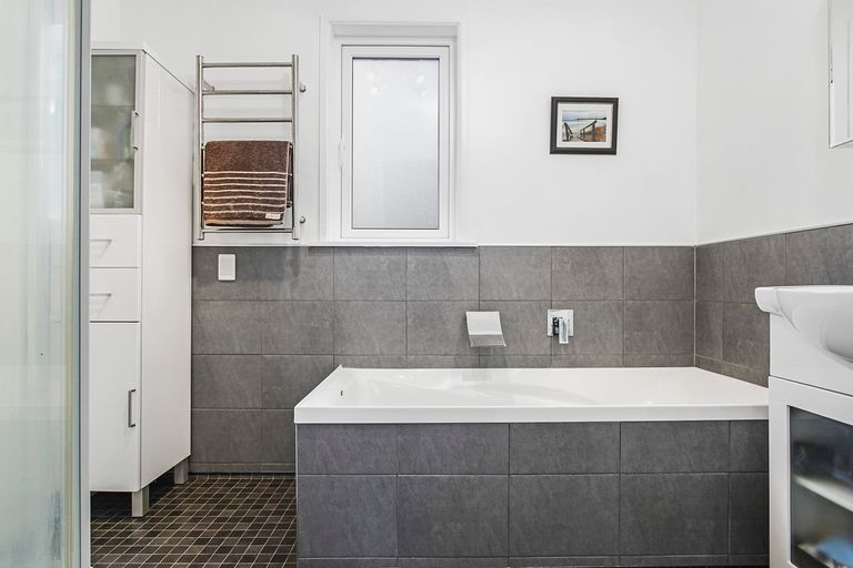 Photo of property in 13 Pendlebury Street, Green Bay, Auckland, 0604