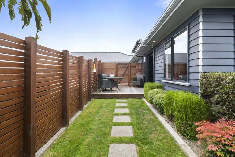 Photo of property in 9 Saint Heliers Grove, Fitzherbert, Palmerston North, 4410