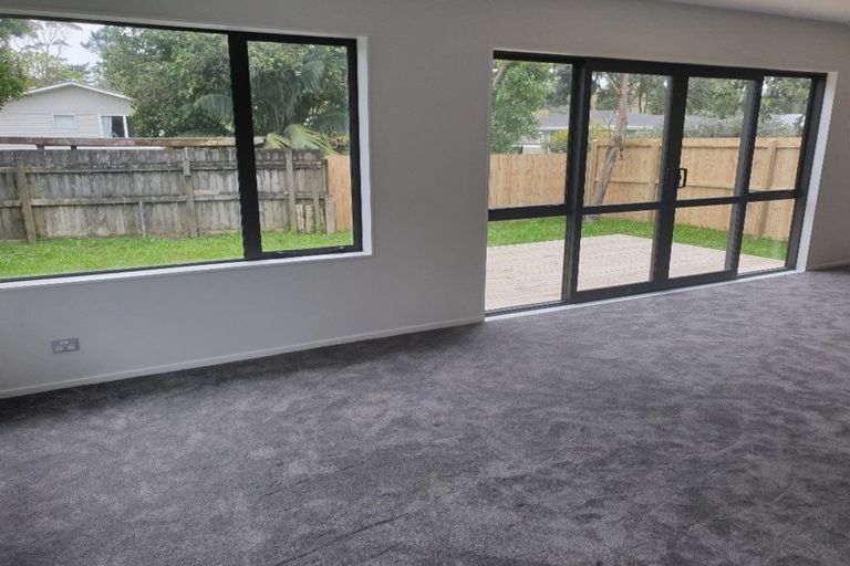 Photo of property in 18a Riverpark Crescent, Henderson, Auckland, 0610