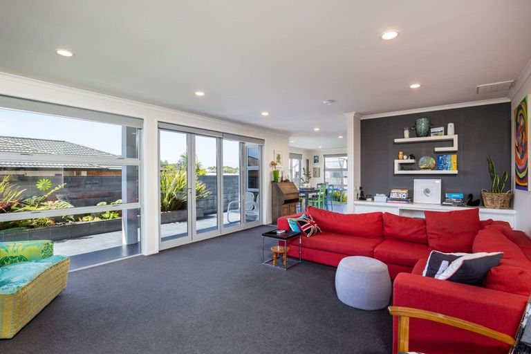 Photo of property in 13 Montrose Place, Highlands Park, New Plymouth, 4312