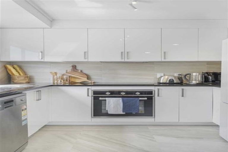 Photo of property in 2/4 Gibraltar Street, Howick, Auckland, 2014