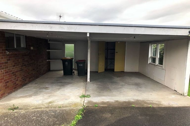 Photo of property in 2/4 Cairngorm Place, Highland Park, Auckland, 2010