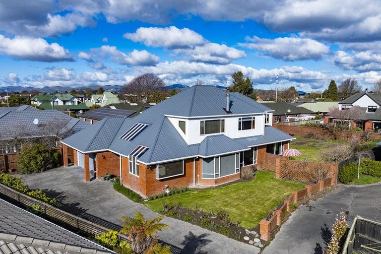 Photo of property in 18 Huntingdon Place, Avonhead, Christchurch, 8042