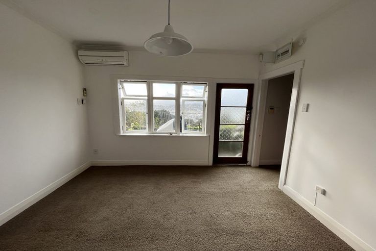 Photo of property in 94 Sutherland Road, Melrose, Wellington, 6023