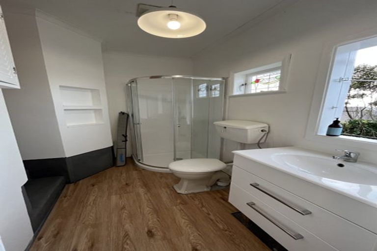 Photo of property in 94 Sutherland Road, Melrose, Wellington, 6023