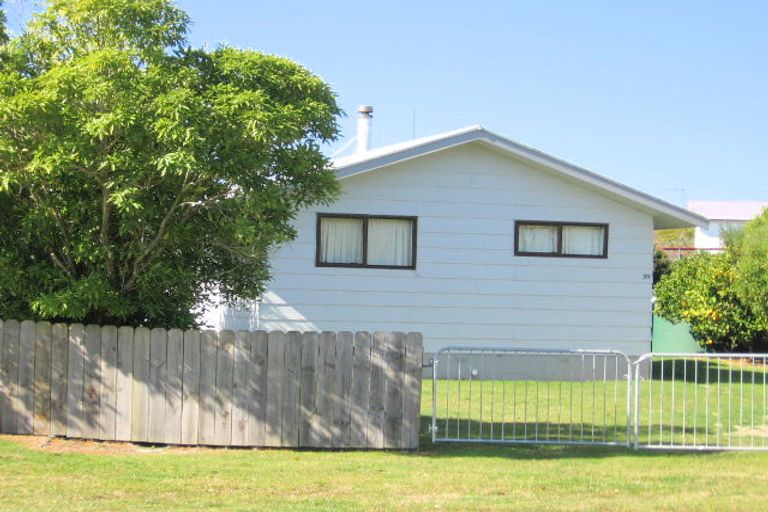 Photo of property in 39 Banks Street, Cooks Beach, Whitianga, 3591