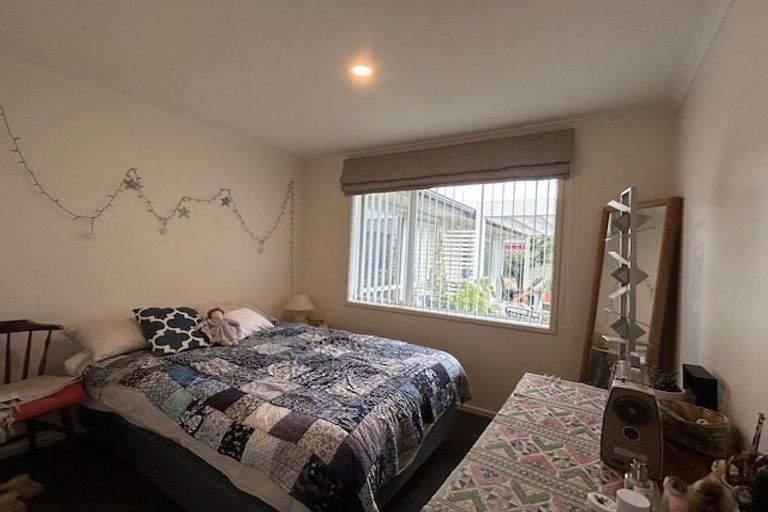 Photo of property in 24 Laly Haddon Place, Matakana, 0985