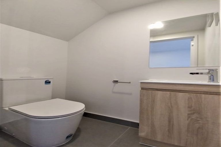 Photo of property in 26 Morihana Close, Glen Eden, 0602