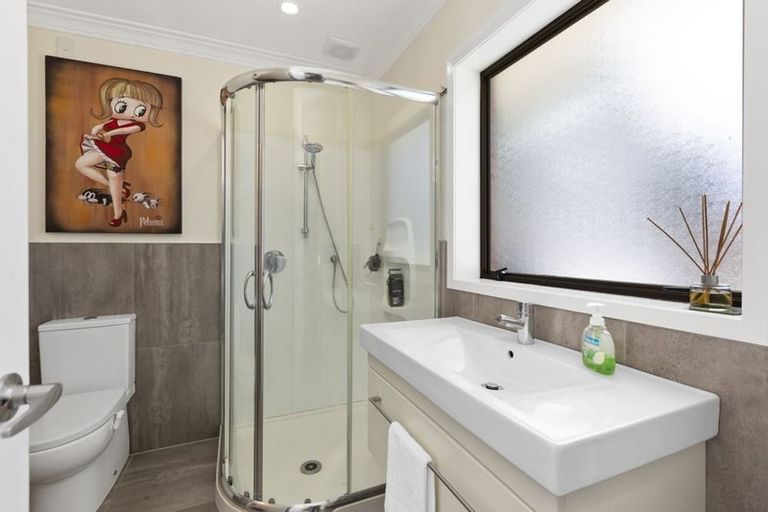 Photo of property in 1/15 Eastwood Rise, Browns Bay, Auckland, 0630