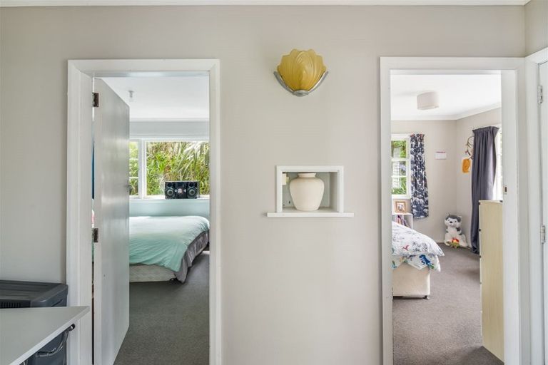 Photo of property in 34 Bassett Road, Johnsonville, Wellington, 6037