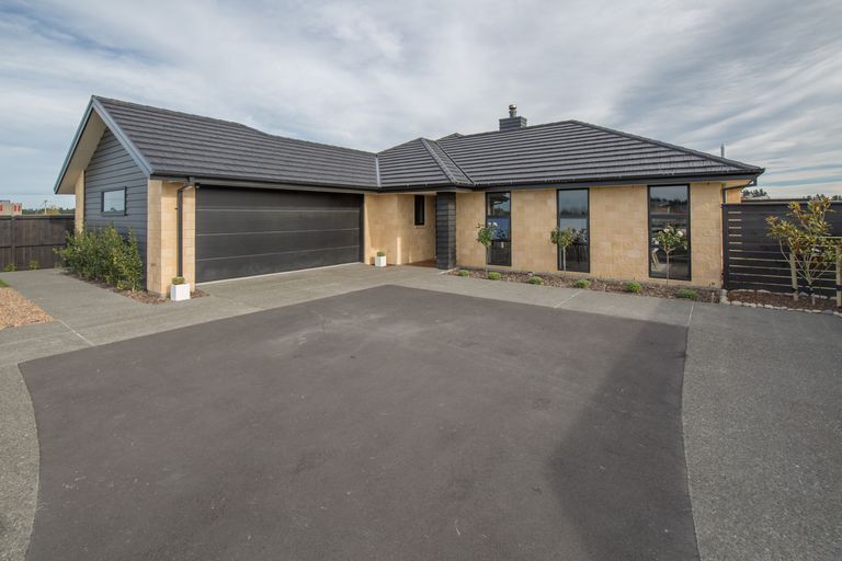 Photo of property in 26 Glenfinnan Place, West Melton, 7618