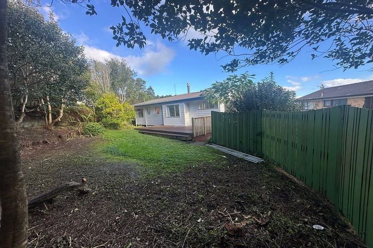 Photo of property in 14 Elsted Place, Goodwood Heights, Auckland, 2105