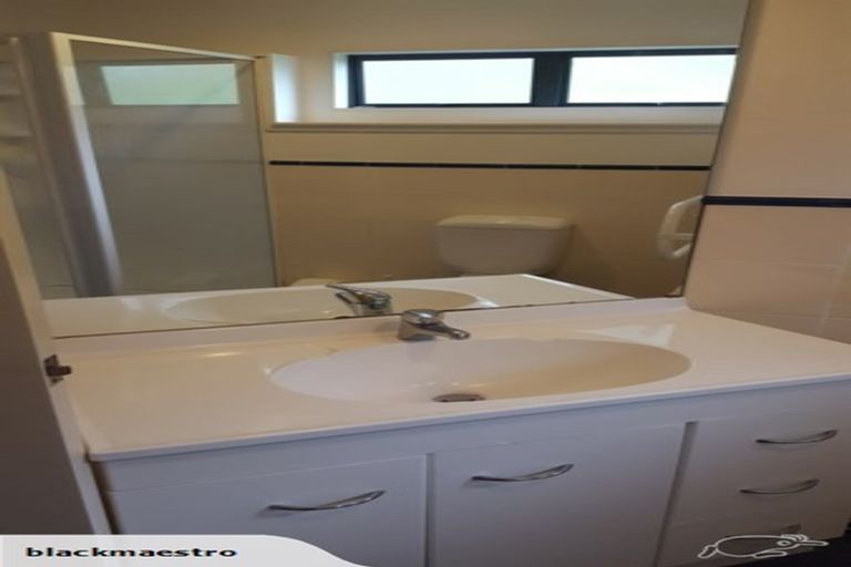 Photo of property in 2/813 East Coast Road, Northcross, Auckland, 0630