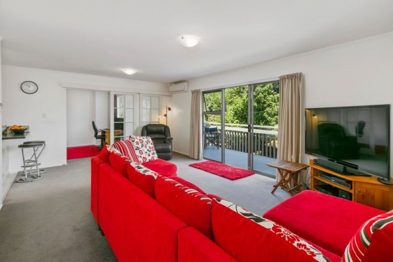 Photo of property in 1/8 Wattle Road, Sunnyvale, Auckland, 0612