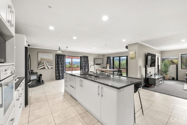Photo of property in 3 Streets Way, Timberlea, Upper Hutt, 5018