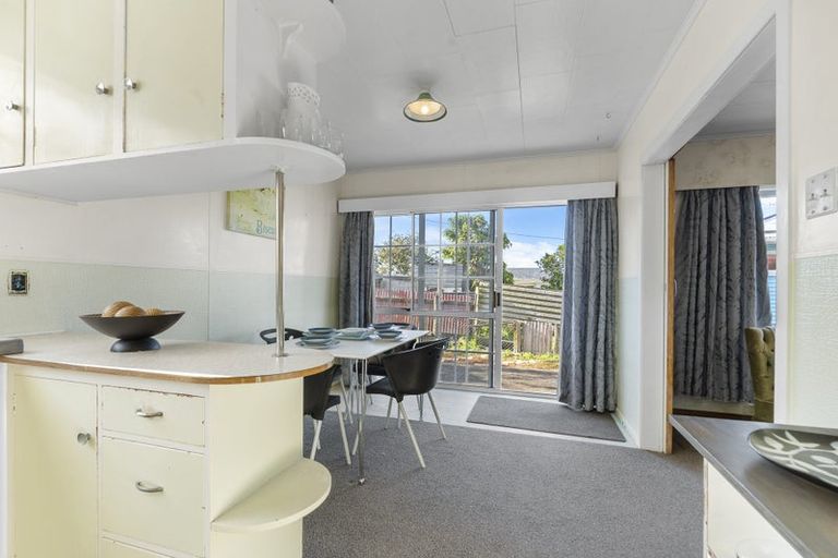 Photo of property in 6 Hughson Street, Waitara, 4320