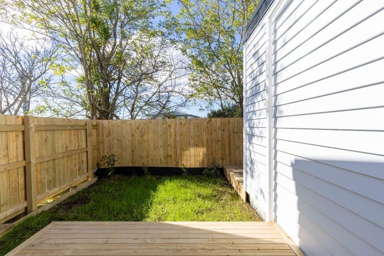 Photo of property in 6d Kaweka Street, New Lynn, Auckland, 0600