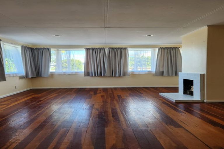 Photo of property in 17 Muir Avenue, Mangere Bridge, Auckland, 2022