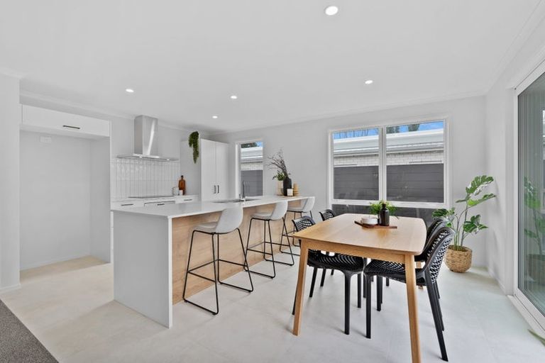 Photo of property in 32 Glenbervie Drive, Glenbervie, 0173