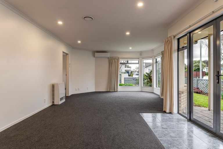 Photo of property in 14 Winston Avenue, Hokowhitu, Palmerston North, 4410