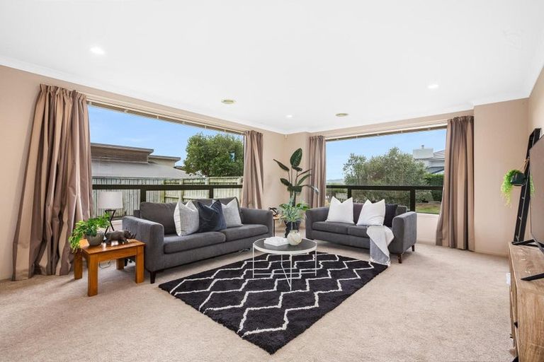 Photo of property in 9 Aspiring Terrace, Aotea, Porirua, 5024