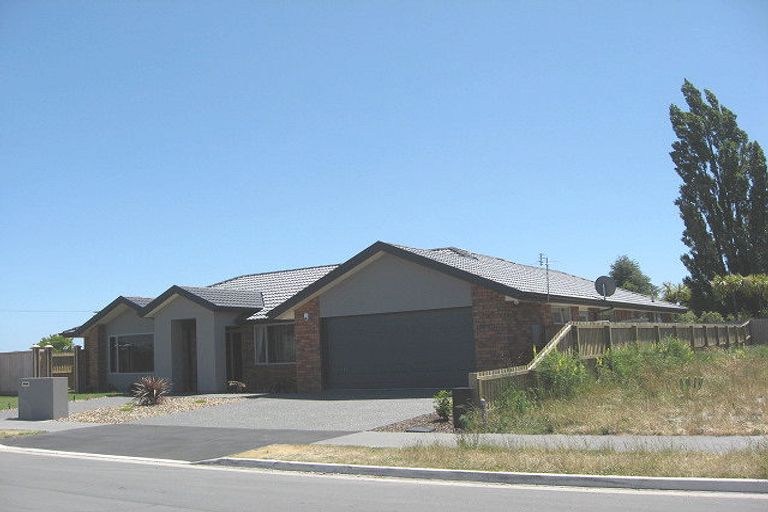 Photo of property in 32 Reka Street, Parklands, Christchurch, 8083