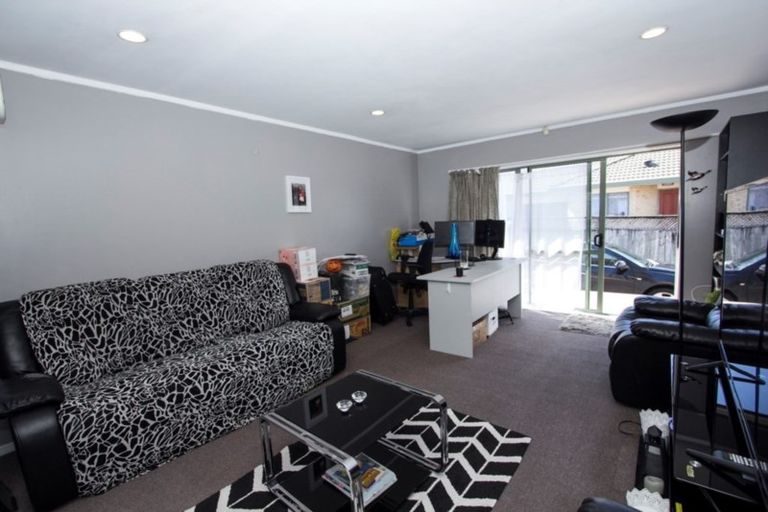 Photo of property in 3 Benton Place, Manurewa, Auckland, 2102