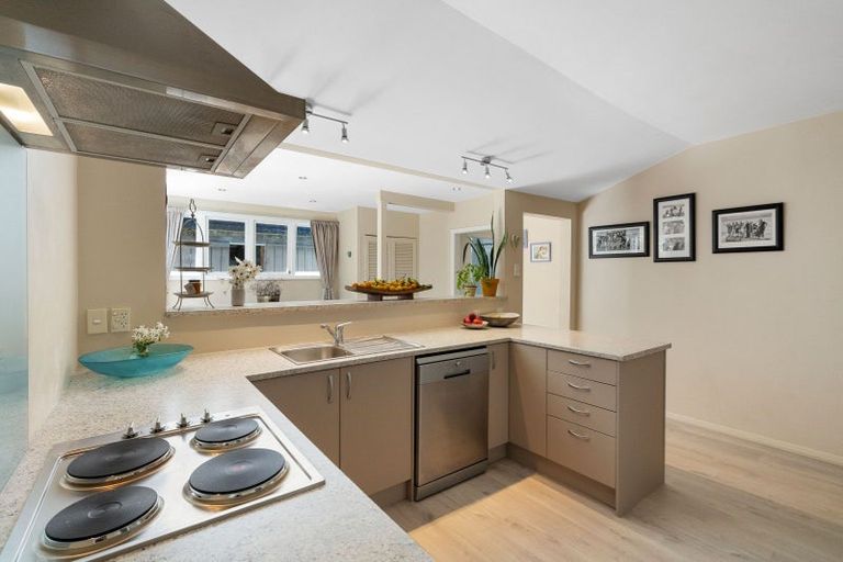 Photo of property in 71 Muritai Road, Eastbourne, Lower Hutt, 5013