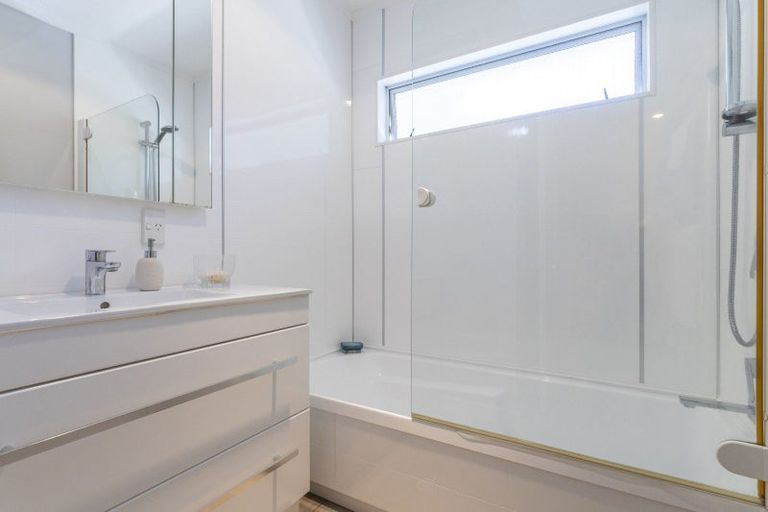 Photo of property in 2/14 Robinson Terrace, Rangatira Park, Taupo, 3330