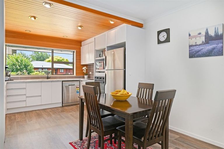 Photo of property in 2/1 Thorrington Road, Cashmere, Christchurch, 8022