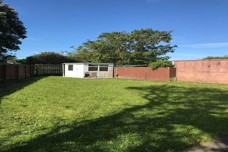 Photo of property in 1 Brown Grove, Fairfield, Lower Hutt, 5011