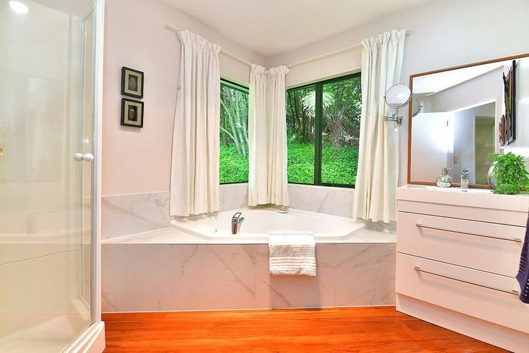 Photo of property in 16 Dee Place, Torbay, Auckland, 0630