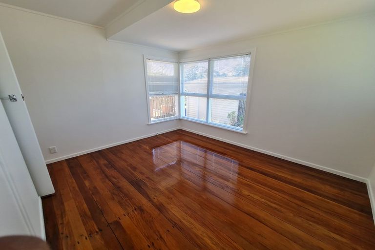 Photo of property in 107 Vodanovich Road, Te Atatu South, Auckland, 0610